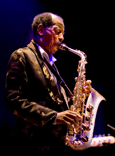 Ornette Coleman tocando na Alemanha em 2008 (Foto: Frank Schindelbeck www.schindelbeck.org/CC BY-SA 3.0/Wikimedia Commons)